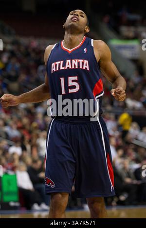 21. Dezember 2012: Das Zentrum der Atlanta Hawks Al Horford (15) wird während des NBA-Spiels zwischen den Atlanta Hawks und den Philadelphia 76ers im Wells Fargo Center in Philadelphia, Pennsylvania, auf das Spielfeld zurückgebracht. The Philadelphia 76ers Beat the Atlanta Hawks, 99-80.(Bild: © Chris Szagola/Cal Sport Media/ZUMAPRESS.com) Stockfoto