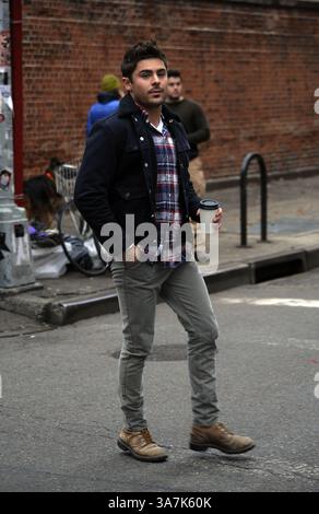 21. Dezember 2012 - New York City, NY, USA - 20. Dezember 2012, New York City....Schauspieler Zac Efron am Set des neuen Films „Are We Officailly Dating?“ Am 20. Dezember 2012 in New York City (Credit Image: © Curtis Means/Ace Pictures/ZUMAPRESS.com) Stockfoto