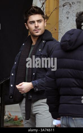 21. Dezember 2012 - New York City, NY, USA - 20. Dezember 2012, New York City....Schauspieler Zac Efron am Set des neuen Films „Are We Officailly Dating?“ Am 20. Dezember 2012 in New York City (Credit Image: © Curtis Means/Ace Pictures/ZUMAPRESS.com) Stockfoto