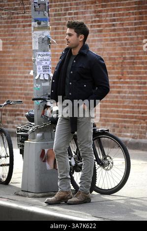 21. Dezember 2012 - New York City, NY, USA - 20. Dezember 2012, New York City....Schauspieler Zac Efron am Set des neuen Films „Are We Officailly Dating?“ Am 20. Dezember 2012 in New York City (Credit Image: © Curtis Means/Ace Pictures/ZUMAPRESS.com) Stockfoto