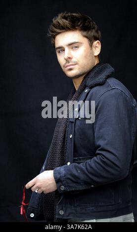 21. Dezember 2012 - New York City, NY, USA - 20. Dezember 2012, New York City....Schauspieler Zac Efron am Set des neuen Films „Are We Officailly Dating?“ Am 20. Dezember 2012 in New York City (Credit Image: © Curtis Means/Ace Pictures/ZUMAPRESS.com) Stockfoto