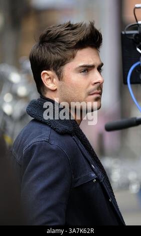 21. Dezember 2012 - New York City, NY, USA - 20. Dezember 2012, New York City....Schauspieler Zac Efron am Set des neuen Films „Are We Officailly Dating?“ Am 20. Dezember 2012 in New York City (Credit Image: © Curtis Means/Ace Pictures/ZUMAPRESS.com) Stockfoto
