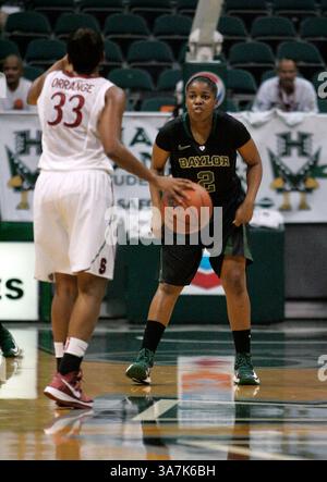 16. November 2012 – Honolulu, HI, Vereinigte Staaten von Amerika – 16. November 2012: Baylor Bears Guard Niya Johnson #2 in Aktion während des Jack in the Box Rainbow Wahine Classic im Stan Sheriff Center in Honolulu, HI. (Bild: © Michael Sullivan/Cal Sport Media/ZUMAPRESS.com) Stockfoto