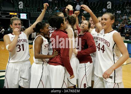 16. November 2012 – Honolulu, HI, Vereinigte Staaten von Amerika – 16. November 2012: Stanford feiert und verärgert den Sieg über den Top-Rang Baylor beim Jack in the Box Rainbow Wahine Classic im Stan Sheriff Center in Honolulu, HI. (Bild: © Michael Sullivan/Cal Sport Media/ZUMAPRESS.com) Stockfoto