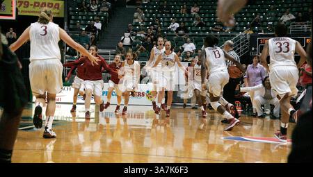 16. November 2012 – Honolulu, HI, Vereinigte Staaten von Amerika – 16. November 2012: Stanford feiert und verärgert den Sieg über den Top-Rang Baylor beim Jack in the Box Rainbow Wahine Classic im Stan Sheriff Center in Honolulu, HI. (Bild: © Michael Sullivan/Cal Sport Media/ZUMAPRESS.com) Stockfoto
