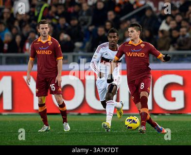 22. Dezember 2012 – Rom, Italien – Rom, Italien – Lamela erik und Constant Kevin beim Rennen AS Roma vs AC Milan der Fußball-Meisterschaft Serie A TIM spielten im Olimpico in Rom. (Kreditbild: © Gilberto Carbonari/ZUMAPRESS.com) Stockfoto