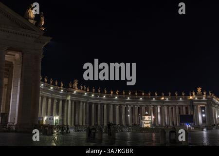 Kolonnade/Kolonnato, Petersplatz, Città del Vaticano/Vatikanstadt. Stockfoto