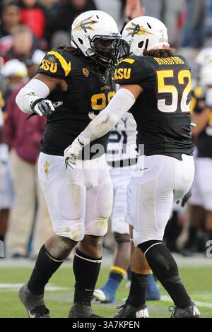 29. Dezember 2012 - San Francisco, Kalifornien, Vereinigte Staaten von Amerika - 29. Dezember 2012: Arizona State Sun Devils Defensive Tackle will Sutton #90 und Arizona State Sun Devils Linebacker Carl Bradford #52 feiern einen Sack während des Kraft Fight Hunger Bowl 2012 mit den Navy Midshipmen und den Arizona State Sun Devils im AT&T Park in San Francisco, CA. Die Arizona State Sun Devils besiegten die Navy Trim Midshipmen mit 62 zu 28.(Credit/Media/Cal ZUMAPRESS.com). Stockfoto