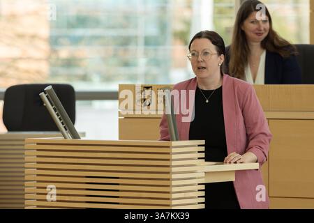 Aussprache im Schleswig-Holsteinischen Landtag zur drohenden Northvolt Pleite. Die Regierung unter Ministerpräsident Daniel Günter gerät unter Druck, durch den möglichen Verlust von 300 Millionen Euro, die durch die Förderung der Firma Northvolt, die bei Heide in Dithmarschen eine Megafabrik errichten will. Die Frage im Parlament, hat die Regierung dem Parlament wichtige Informationen vorenthalten. Kiel Landtag Kiel Schleswig-Holstein Deutschland  5DL3817 *** Debatte im Schleswig-holsteinischen landtag über den drohenden Konkurs von Northvolt der Regierung unter Premierminister Daniel Günte Stockfoto