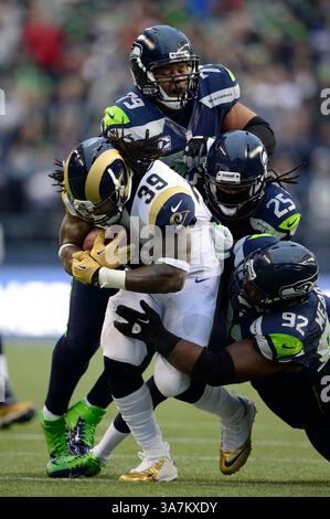 30. Dezember 2012. .St. Louis Rams Running Back Steven Jackson #39 i wird von Seattle Seahawks Cornerback Richard Sherman #25, Defensive End Red Bryant #79 und Seahawks Defensive Tackle Brandon Mebane #92 auf CenturyLink Field in Seattle, WA, besiegt. . Seahawks besiegen die Rams 20 - 13. George Holland / Cal Sport Media. (Bild: © George Holland/Cal Sport Media/ZUMAPRESS.com) Stockfoto