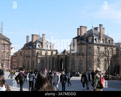 Blick auf das Palais Rohan vom Domplatz in Straßburg Elsass Frankreich Stockfoto