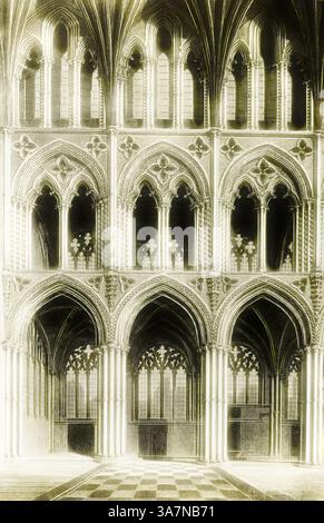 Ein atemberaubendes architektonisches Interieur mit hohen, verzierten Bögen, komplizierten Säulen und filigranen gotischen Details. Der Boden ist mit einem karierten Muster verziert, das das Gefühl von Tiefe und Größe in diesem prächtigen Raum verstärkt., Klassische Kunst mit einem modernen Twist neu interpretiert von Artotop, Ely Cathedral: Presbytery, from an Graving, um 1891, Frederick H. Evans, Englisch, 1853–1943, England, Laternenrutsche Stockfoto