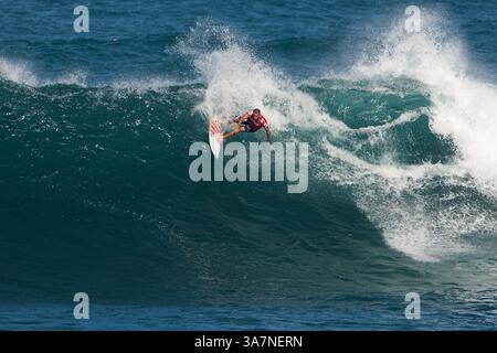 3. Dezember 2012 - O'ahu, Hawaii, USA - JEREMY FLORES aus Capbreton, Frankreich stieg in Runde 4 der VANS-Weltmeisterschaft des Surfens am Sunset Beach ein (Bild: © Kelly Cestari/ASP-Covered images/ZUMAPRESS.com) Stockfoto