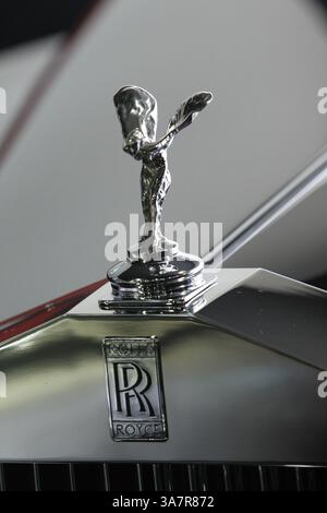 11. April 2013 – Fort Worth, TX, USA – der Autohändler Don Davis aus North Texas verkauft einige seiner umfangreichen Sammlungen seltener Autos, darunter das 1965er Rolls Royce Silver Cloud III Drophead Coupé. (Bild: © Paul Moseley/MCT/ZUMAPRESS.com) Stockfoto