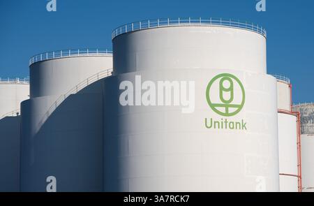 Berlin, Deutschland. März 2025. Blick auf die Unitank Tankfarm im Westhafen. Quelle: Hauke Schröder/dpa/Alamy Live News Stockfoto