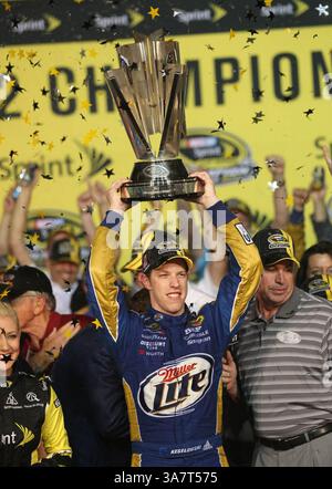 18. November 2012 - Miami, Florida, USA - BRAD KESELOWSKI feiert den Sieg der Sprint Cup Meisterschaft während der NASCAR Sprint Cup Series Ford EcoBoost 400 auf dem Homestead Miami Speedway. (Kreditbild: © Peter Andrew Bosch/MCT/ZUMAPRESS.com) Stockfoto