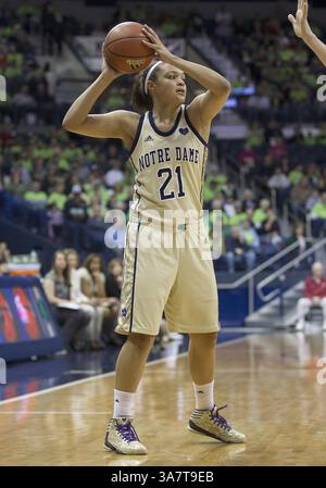 18. November 2012: South Bend, Indiana, Vereinigte Staaten von Amerika - 18. November 2012: Kayla McBride (21) während des NCAA Women's Basketball-Spiels zwischen den Notre Dame Fighting Irish und den Massachusetts Minutewomen im Purcell Pavilion im Joyce Center in South Bend, Indiana. Notre Dame besiegte Massachusetts 94–50. (Bild: © John Mersits/Cal Sport Media/ZUMAPRESS.com) Stockfoto
