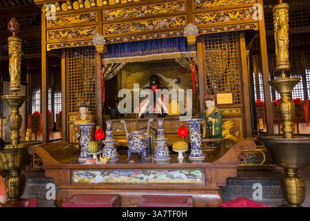 August 2012 - Shanghai, China - ein Altar im Chenghuang Miao oder der Tempel des Stadtgottes im Yu Yuan Gardens Basar Shanghai, China (Bild: © Richard Ellis/ZUMAPRESS.com) Stockfoto