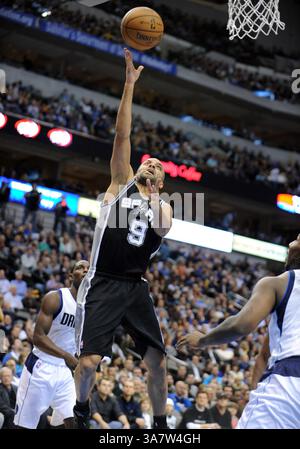 25. Januar 2013 – Dallas, Texas, USA – San Antonio Spurs Punktverteidiger TONY PARKER #9 während eines NBA-Spiels zwischen den San Antonio Spurs und den Dallas Mavericks im American Airlines Center in Dallas. San Antonio besiegte Dallas 113-107 (Foto: © Albert Pena/Cal Sport Media/ZUMAPRESS.com) Stockfoto