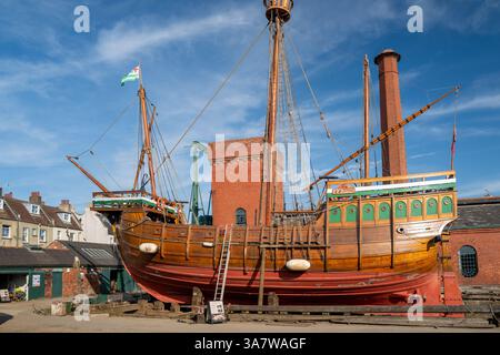 Die Matthew-Replik wird im Bristol-Hafen in Großbritannien gewartet Stockfoto