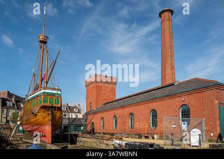 Die Matthew-Replik wird im Bristol-Hafen in Großbritannien gewartet Stockfoto