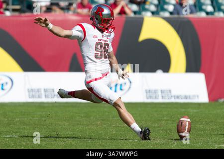 20. Oktober 2012: Anthony DiPaula (96) startet während des NCAA-Spiels zwischen den #15 Rutgers Scarlet Knights und den Temple Owls im Lincoln Financial Field in Philadelphia, Pennsylvania. The Rutgers Scarlet Knights Beat the Temple Ewls, 35-10. (Bild: © Chris Szagola/Cal Sport Media/ZUMAPRESS.com) Stockfoto