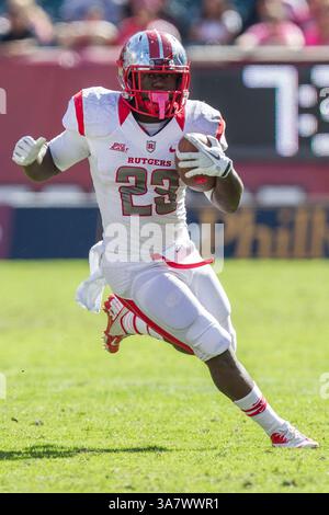 20. Oktober 2012: Rutgers Scarlet Knights Running Back Jawan Jamison (23) läuft mit dem Ball während des NCAA-Spiels zwischen den #15 Rutgers Scarlet Knights und den Temple Owls im Lincoln Financial Field in Philadelphia, Pennsylvania. The Rutgers Scarlet Knights Beat the Temple Ewls, 35-10. (Bild: © Chris Szagola/Cal Sport Media/ZUMAPRESS.com) Stockfoto