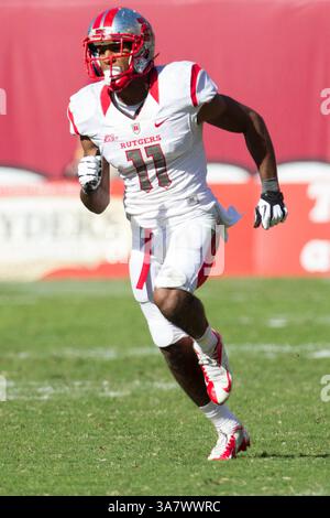 20. Oktober 2012: Rutgers Scarlet Knights Defensive gegen Logan Ryan (11) im NCAA-Spiel zwischen den #15 Rutgers Scarlet Knights und den Temple Owls im Lincoln Financial Field in Philadelphia, Pennsylvania. The Rutgers Scarlet Knights Beat the Temple Ewls, 35-10. (Bild: © Chris Szagola/Cal Sport Media/ZUMAPRESS.com) Stockfoto