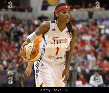 21. Oktober 2012 - Indianapolis, Indiana, USA - 21. Oktober 2012: Indiana Fever Guard Shavonte Zellous (1) dribbelt im vierten Spiel des WNBA Finals zwischen den Minnesota Lynx und dem Indiana Fever im Bankers Life Fieldhouse in Indianapolis, Indiana. (Bild: © Pat Lovell/Cal Sport Media/ZUMAPRESS.com) Stockfoto