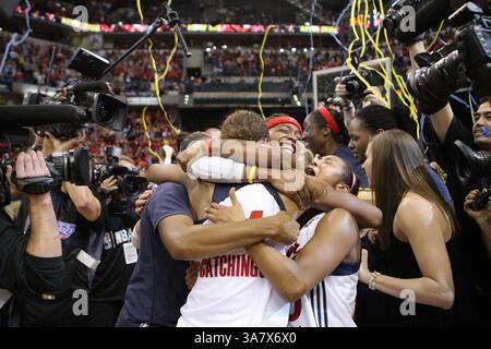 21. Oktober 2012 - Indianapolis, Indiana, USA - 21. Oktober 2012: Indiana Fever feiert den Sieg der WNBA-Meisterschaft im vierten Spiel der WNBA-Finals zwischen den Minnesota Lynx und dem Indiana Fever im Bankers Life Fieldhouse in Indianapolis, Indiana. Indiana Beat Minnesota 87-78(Bild: © Pat Lovell/Cal Sport Media/ZUMAPRESS.com) Stockfoto