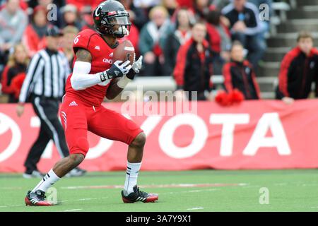 4. November 2012: Cincinncinati, Ohio, USA – Cincinnati Bearcats Wide Receiver Anthony McClung (6) während des Spiels. Cincinnati Bearcats besiegte Syracuse Orange (35–24) im Nippert Stadium in Cincinnati, Ohio. (Bild: © Scott Davis/ZUMAPRESS.com) Stockfoto