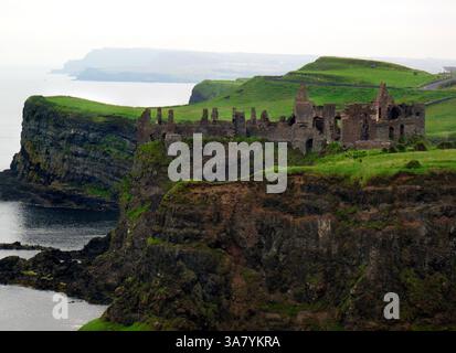 19. August 2011 – Causeway Coast, Nordirland, Großbritannien – entlang der Causeway Coastal Route, einer 120 km langen Straße, die von Belfast nach Londonderry (Derry) führt. (Bild: © Deirdre Hamill/ZUMAPRESS.com) Stockfoto