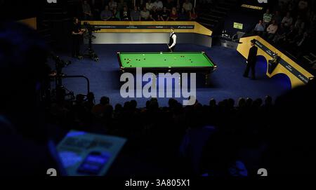 3. Mai 2013 - 03.05.2013 - SHEFFIELD, ENGLAND - JUDD TRUMP im Kampf gegen RONNIE O'SULLIVAN, Halbfinale der Snooker-Weltmeisterschaft, am 3. Mai 2013 im Crucible Theatre in Sheffield, England (Bildausweis: © Michael Cullen/ZUMAPRESS.com) Stockfoto