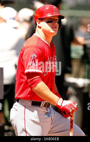 1. Mai 2013: Oakland, KALIFORNIEN, Vereinigte Staaten von Amerika - 01. Mai 2013: Der Outfield der Los Angeles Angels Mike Trout während eines Spiels in der Major League Baseball gegen die Athletics im O.Co Coliseum in Oakland, KALIFORNIEN. (Kreditbild: © Daniel Gluskoter/icon SMI/Cal Sport Media/ZUMAPRESS.com) Stockfoto