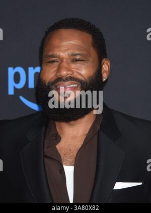 Hollywood, USA. März 2025. Anthony Anderson kam am 27. März 2025 in Hollywood, CA. © Janet Gough/AFF-USA in den Amazon MGM Studios „G20“ Los Angeles Premiere im TCL Chinese Theatre an. COM Credit: AFF/Alamy Live News Stockfoto