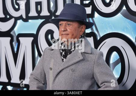 Deep Roy besucht die letzte Staffel der HBO Original Series „The Righteous Gemstones“ am 5. März 2025 im Paramount Theatre in Los Angeles, Kalifornien Stockfoto