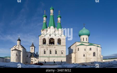 Das Alexander-Svirski-Kloster Der Heiligen Dreifaltigkeit. Panoramablick auf die Tempel des Dreifaltigkeitsklosters. Region Leningrad, Russland Stockfoto