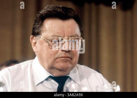 München, Bayern, Deutschland - Juky 16, 1983: Franz Josef Strauss - 06.09.1915 - 03.10.1988: - Deutscher Politiker der Christlich-Sozialen Union in Bayern und Premierminister des Freistaats Bayern von 1978 bis 1988 auf der CSU-Parteikonferenz in München. [Automatisierte Übersetzung] Stockfoto