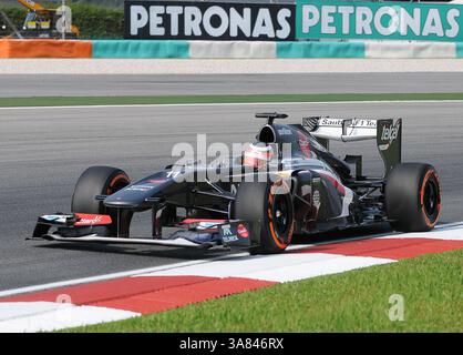 22. März 2013 – Sepang, Malaysia – Nico Hulkenberg, Fahrer des sauber F1-Teams, der sein Auto beim ersten Training des Formel 1 Grand Prix 2013 auf dem Sepang International Circuit lenkte. (Bild: © Robertus Pudyanto/ZUMAPRESS.com) Stockfoto