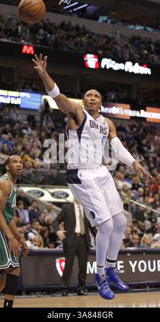 22. März 2013: Dallas, TX, USA – Shawn Marion der Dallas Mavericks schlägt am Freitag, den 22. März 2013, im American Airlines Center in Dallas, Texas gegen die Boston Celtics. (Bild: © Paul Moseley/MCT/ZUMAPRESS.com) Stockfoto