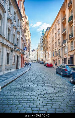 PRAG - 10. MAI 2024: Spaziergang durch die Straßen von Josefov, dem jüdischen Viertel von Prag, Tschechien Stockfoto