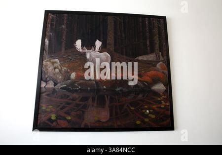 27. März 2013: West Bend, WI, USA – Ein Werk mit dem Titel Dream Net, 1987, an Oil on Canvas, und eine Sammlung von Maureen & E.B. Smith Jr. des Künstlers Tom Uttech (* Merrill, 1942) wird auf der zweiten Ebene des Museum of Wisconsin Art in West Bend an Veterans Avenue, 27. März 2013, ausgestellt. (Bild: © Mike de Sisti/MCT/ZUMAPRESS.com) Stockfoto