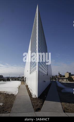 27. März 2013 - West Bend, WI, USA - am nördlichen Ende des Museums of Wisconsin Art in West Bend an der Veterans Avenue ist Ein Blick auf die einzigartige Glasstruktur des Gebäudes namens „La Pointe“ zu sehen. Am 27. März 2013. (Bild: © Mike de Sisti/MCT/ZUMAPRESS.com) Stockfoto