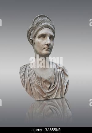 Römische Marmorstatue Kopf der Nichte von Kaiser Trajans, Matilda, 120 n. Chr., hergestellt im Rome British Museum London. inv 1805,7-3.96 Stockfoto