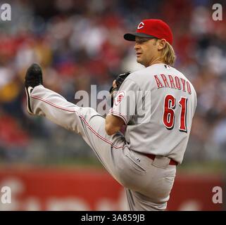 18. Mai 2013 - Philadelphia, PA, USA - Cincinnati Reds Pitcher Bronson Arroyo arbeitet gegen die Philadelphia Phillies im Citizens Bank Park in Philadelphia, Pennsylvania, Samstag, 18. Mai 2013. Die Roten besiegten die Phillies mit 10:0. (Kreditbild: © Ron Cortes/MCT/ZUMAPRESS.com) Stockfoto