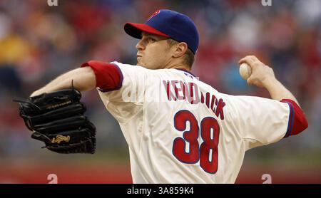 18. Mai 2013 - Philadelphia, PA, USA - Philadelphia Phillies Pitcher Kyle Kendrick liefert im Citizens Bank Park in Philadelphia, Pennsylvania, am Samstag, den 18. Mai 2013 gegen Cincinnati Reds. Die Roten besiegten die Phillies mit 10:0. (Kreditbild: © Ron Cortes/MCT/ZUMAPRESS.com) Stockfoto