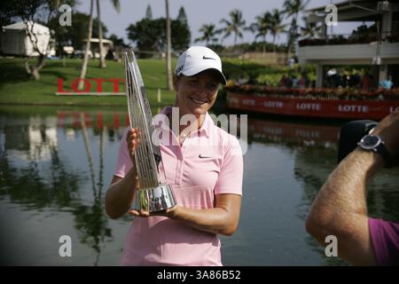 20. April 2013 – Kapolei, HI, USA – 20. April 2013: Suzann Petterson gewinnt die Lotte Championship 2013, die von J Golf im Ko Olina Golf Club präsentiert wird. (Bild: © Michael Sullivan/Cal Sport Media/ZUMAPRESS.com) Stockfoto