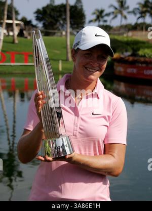 20. April 2013 – Kapolei, HI, USA – 20. April 2013: Suzann Petterson gewinnt die Lotte Championship 2013, die von J Golf im Ko Olina Golf Club präsentiert wird. (Bild: © Michael Sullivan/Cal Sport Media/ZUMAPRESS.com) Stockfoto