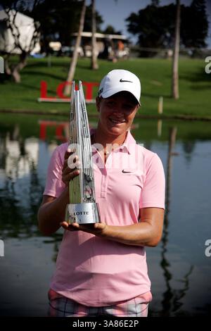 20. April 2013 – Kapolei, HI, USA – 20. April 2013: Suzann Petterson gewinnt die Lotte Championship 2013, die von J Golf im Ko Olina Golf Club präsentiert wird. (Bild: © Michael Sullivan/Cal Sport Media/ZUMAPRESS.com) Stockfoto