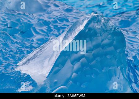 Gletschereisberg-Details aus Eis kalbten vom Sawyer-Gletscher in Tracy Arm, Südost-Alaska, USA Stockfoto